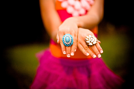selective focus photo of girl thumbnail