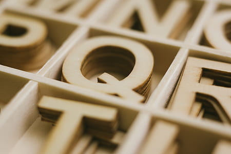selective focus photography of letter Q decor thumbnail
