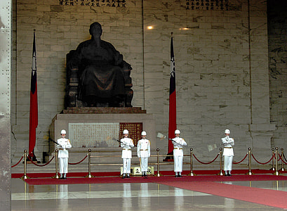 Statue inside the CKS memorial in Taipei, Taiwan thumbnail