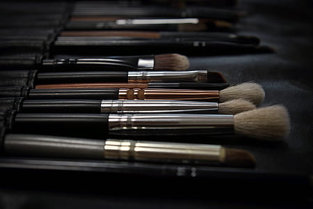 women's makeup kit thumbnail