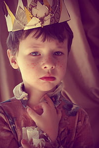 boy with crown wearing long-sleeved thumbnail