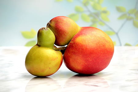 irregular shape red and green apples thumbnail