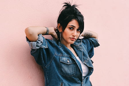 women's blue denim jacket thumbnail