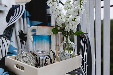 Seaside Style: Nautical Balcony Decor thumbnail