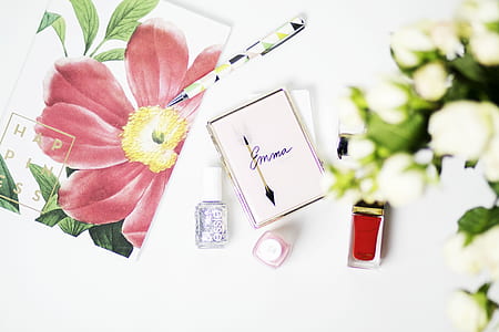green pen beside pink box thumbnail
