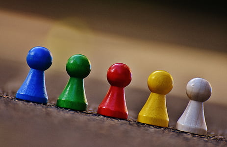 five assorted-color chess poons thumbnail