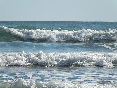person showing ocean waves thumbnail
