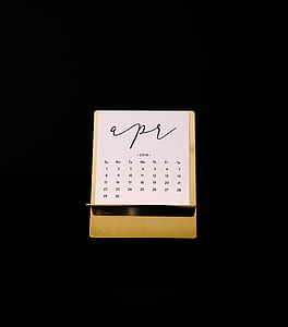 white calendar thumbnail