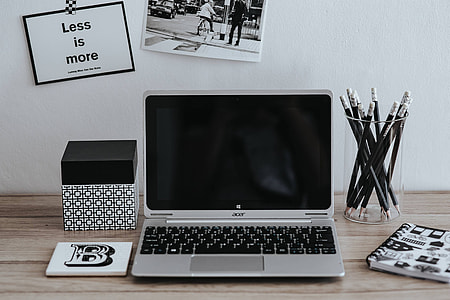 Inspirational cards with quotes, a black-and-white photo and a silver laptop thumbnail