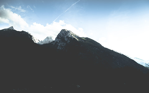 mountain under blue sky at daytime thumbnail