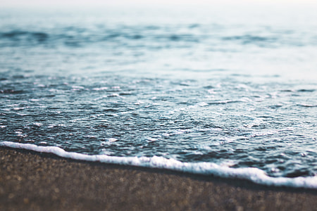 focus photography of splashing waves on seashore thumbnail