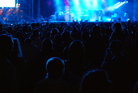 concert with people crowding thumbnail