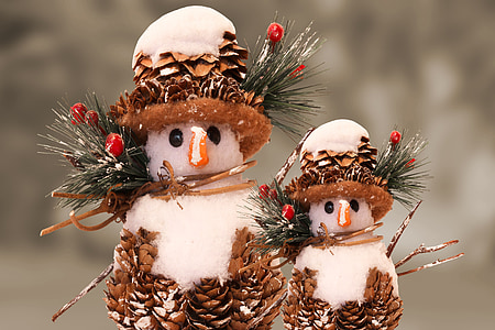 snowman in shallow focus photography thumbnail