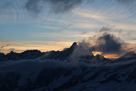landscape photo of mountains thumbnail