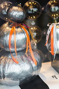Golden ornamental pumpkins with cactuses thumbnail