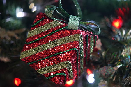 Red and Green Christmas Tree Decor thumbnail