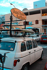 white parked car thumbnail