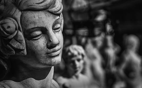 statue of woman thumbnail