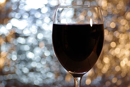 selective focus of wine glass thumbnail