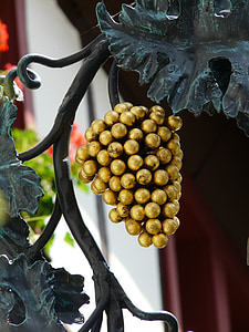 gold grapes table decor thumbnail