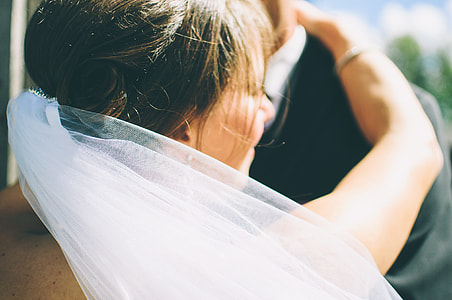 women's white veil thumbnail