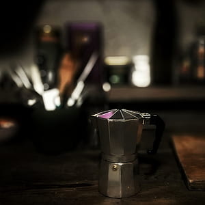 shallow focus photography of silver table decode thumbnail