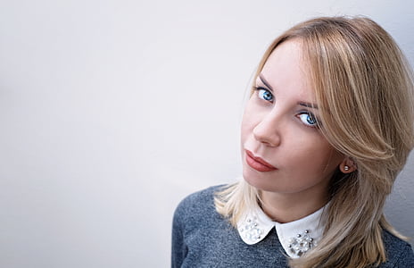 blonde haired woman wearing gray space dye and white collared shirt thumbnail