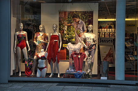 four mannequins on store thumbnail