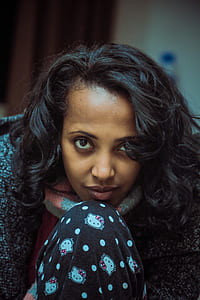 woman's face closeup photography thumbnail