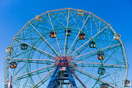 close-up photo of white and blue Wonder Wheel ferris wheel thumbnail