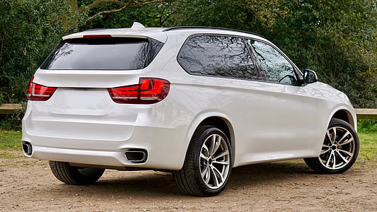 white SUV thumbnail
