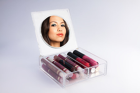 lipstick lot in case thumbnail
