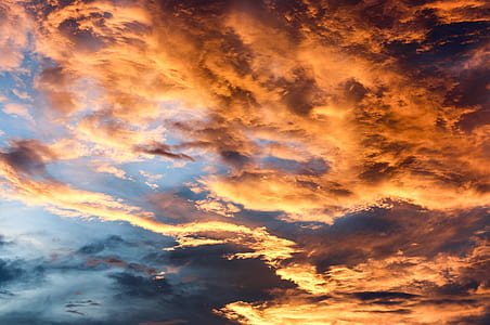 clouds under golden hour thumbnail