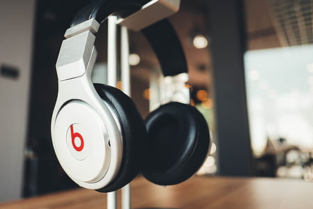 shallow focus photography of white and black Beats by Dr. Dre headphones thumbnail