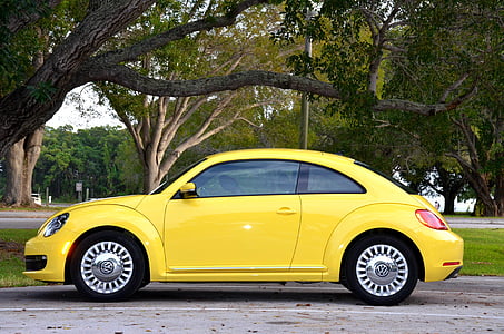 yellow Volkswagen New Beetle coupe thumbnail