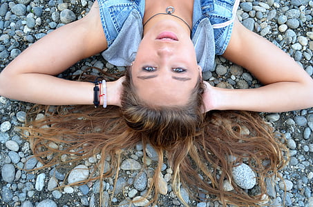 woman holding her head thumbnail