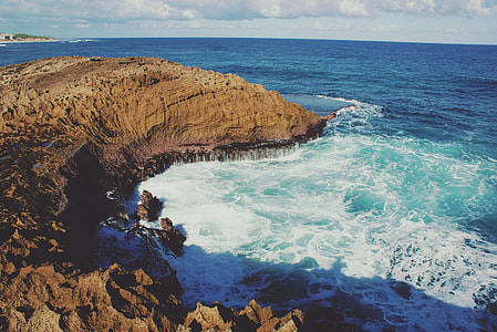 photo of seawaves and cliff thumbnail