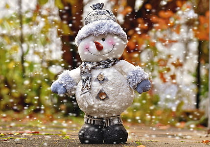 snowman standing in middle of street thumbnail