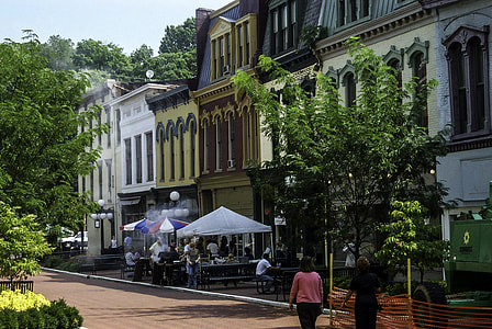 Looking at Downtown Frankfort, Kentucky thumbnail