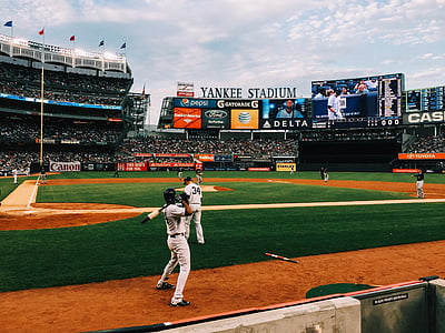 baseball game during daytime thumbnail