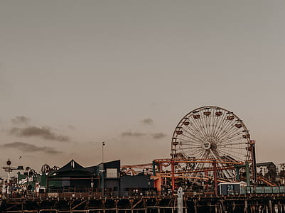 Ferris Wheel near buildings thumbnail