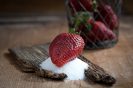strawberry on sugar thumbnail
