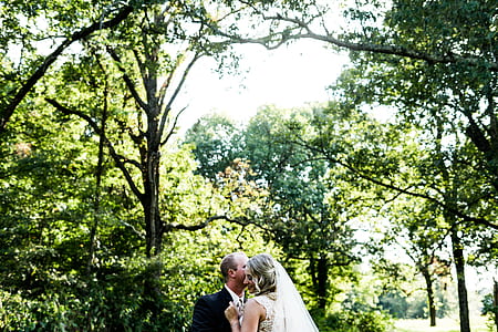 man kissing woman thumbnail