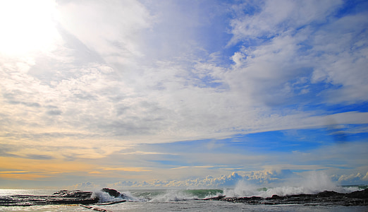 ocean wave hit rocks thumbnail