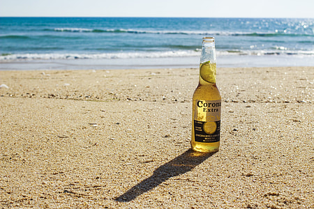 shallow focus photography of Corona Extra bottle thumbnail