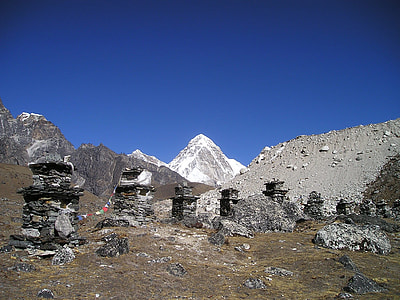 gray mountain range under blue sky thumbnail