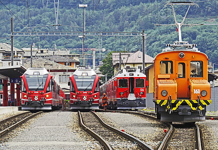 red and orange trains thumbnail