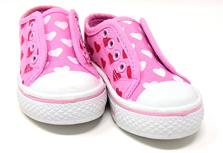 pair of girl's pink-and-white heart print low-top sneakers thumbnail