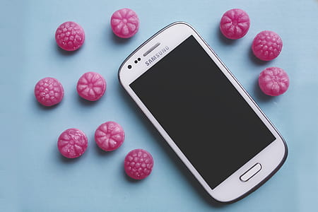 white Samsung Galaxy SIII mini thumbnail
