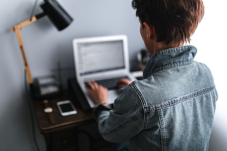Woman working on the laptop thumbnail